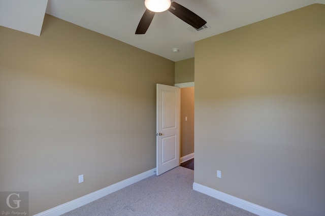 carpeted spare room featuring ceiling fan