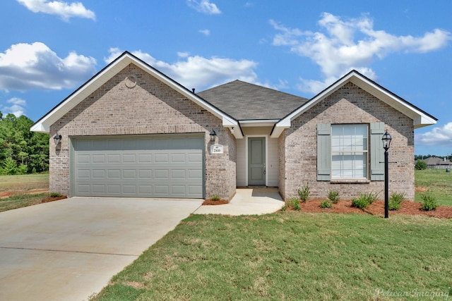 view of front of home featuring a front yard and a garage