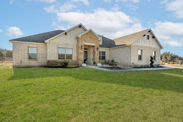 view of front facade with a front lawn