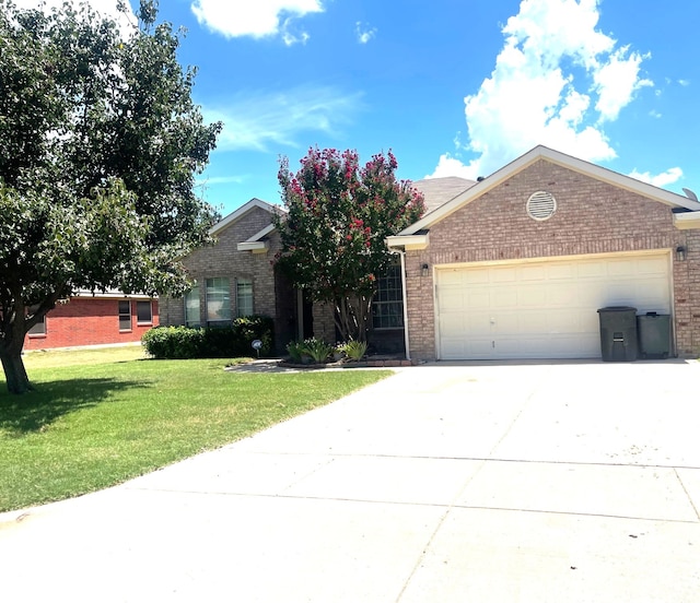 view of front facade featuring a garage and a front lawn