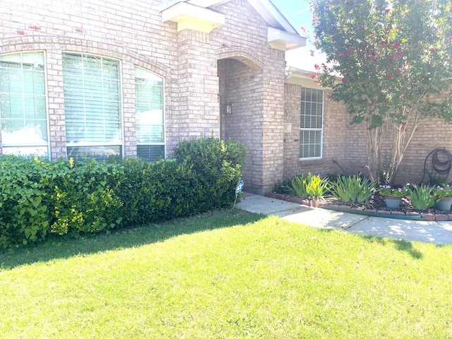 exterior space featuring a yard