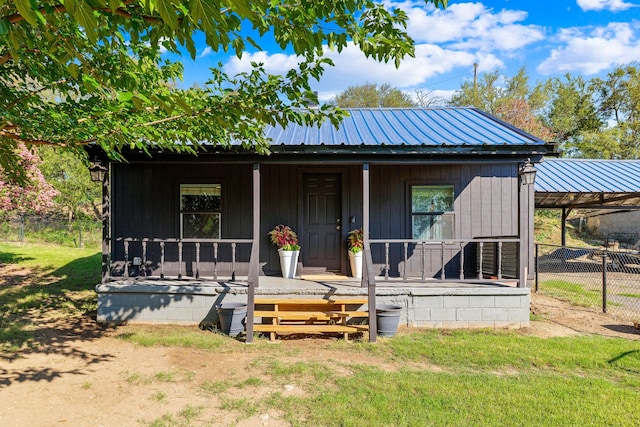 view of front of house with a porch and a front yard