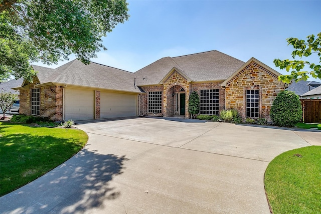 view of front of property featuring a front yard and a garage