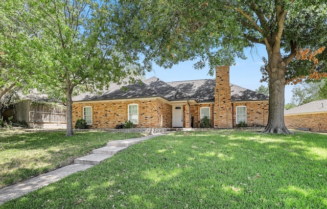 ranch-style house featuring a front yard