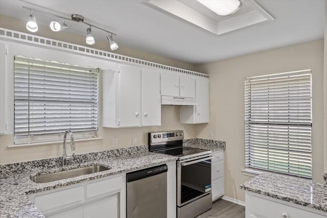 kitchen with sink, plenty of natural light, stainless steel dishwasher, and electric range