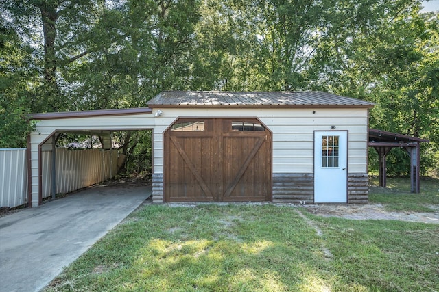 view of outbuilding featuring a carport and a yard