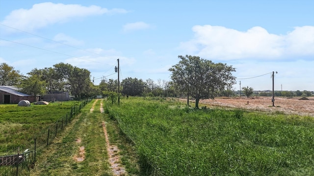 view of yard featuring a rural view