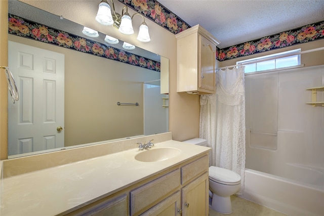 full bathroom with a textured ceiling, toilet, vanity, and shower / bath combo