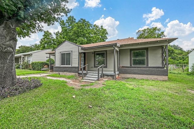 view of front of house featuring a porch and a front yard