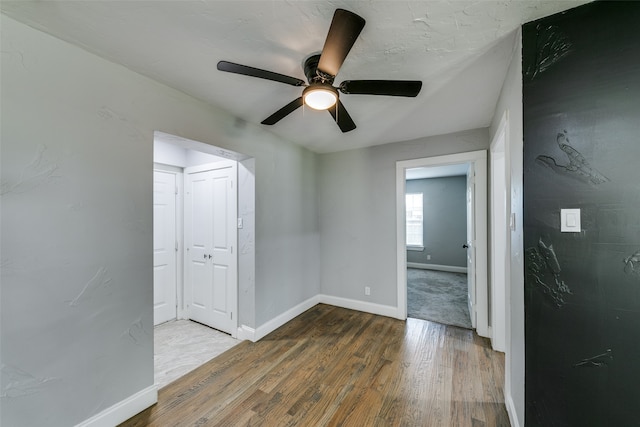 unfurnished room featuring carpet flooring and ceiling fan