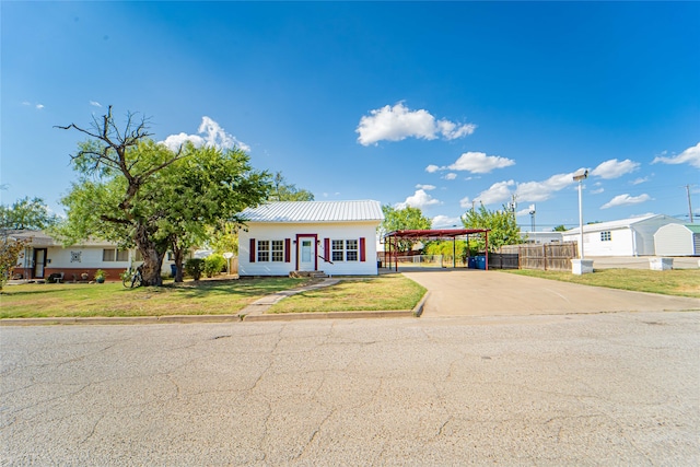 view of front of house with a front lawn