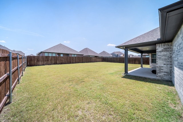 view of yard featuring a patio area