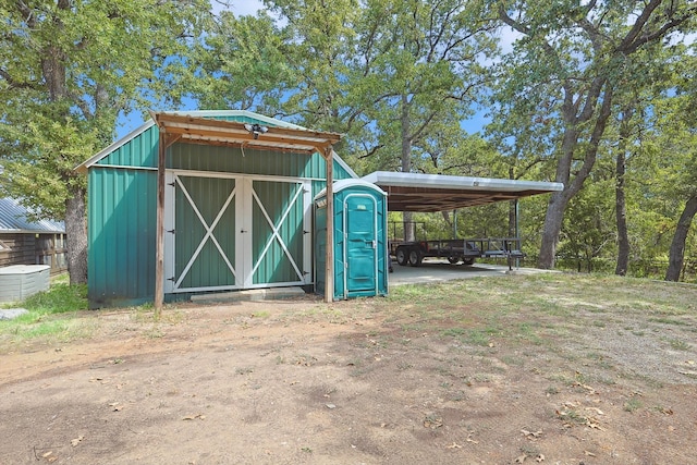 view of outbuilding featuring a carport