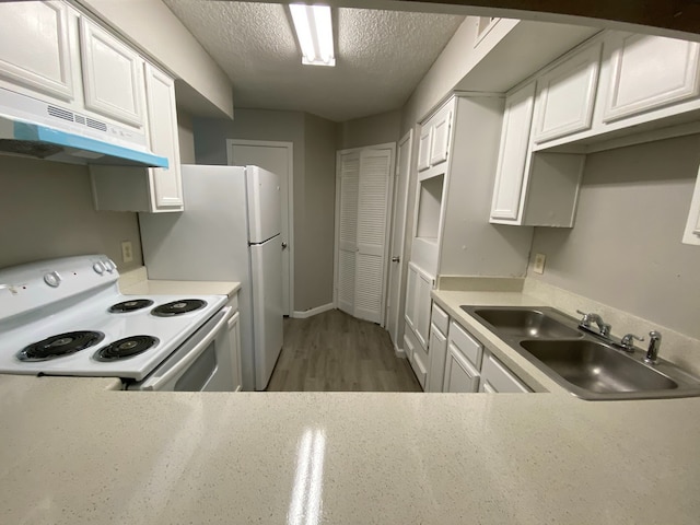 kitchen featuring sink, electric range, light hardwood / wood-style flooring, a textured ceiling, and white cabinetry