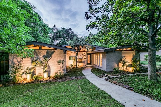 contemporary home featuring a front yard