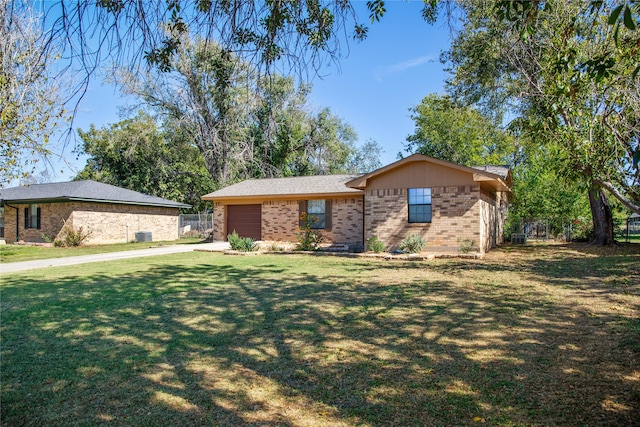 ranch-style house featuring a front lawn