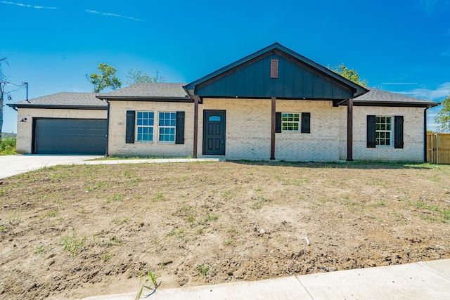 view of front facade with a garage and a front yard