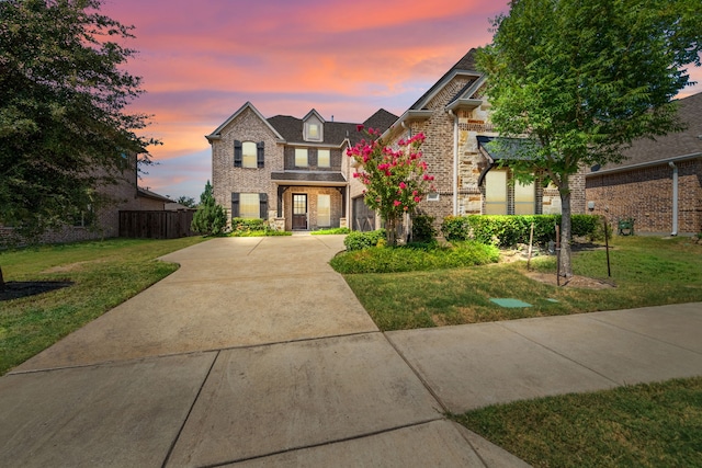 view of front facade with a lawn