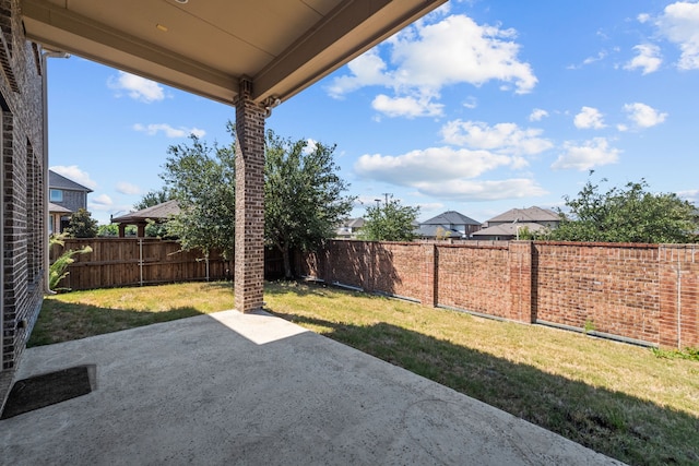 view of yard featuring a patio