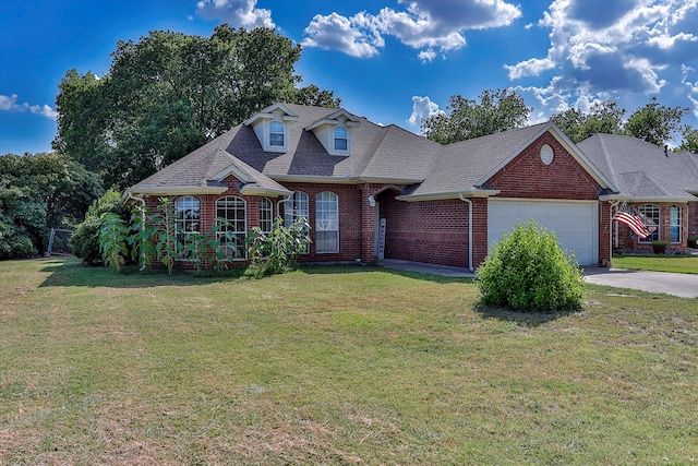 view of front of home featuring a garage and a front yard