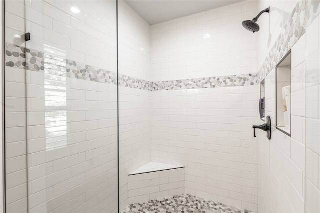 bathroom featuring tiled shower