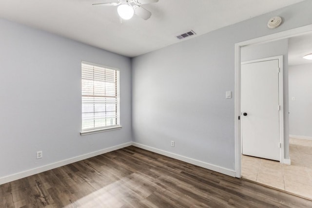 unfurnished room with dark hardwood / wood-style floors and ceiling fan