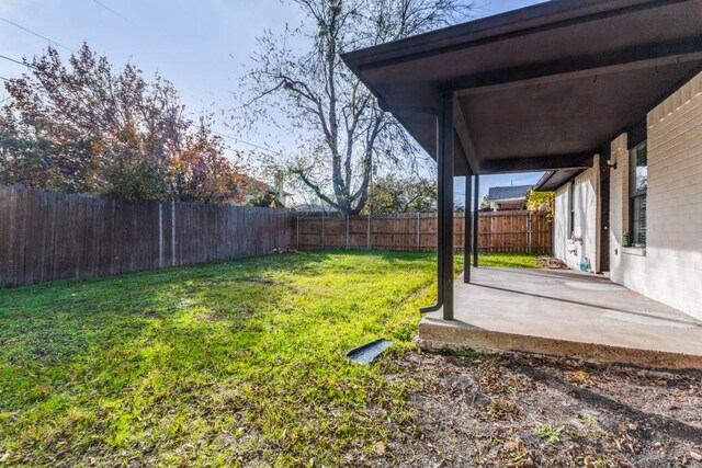 view of yard with a patio