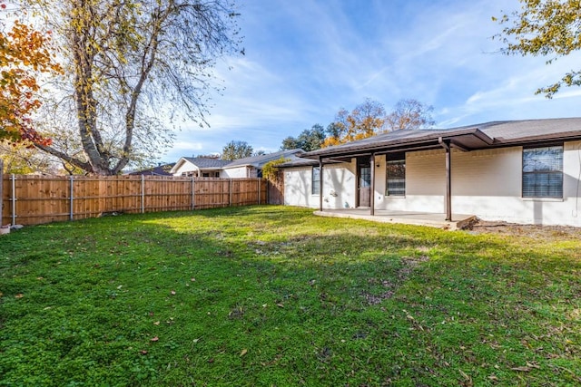 view of yard with a patio