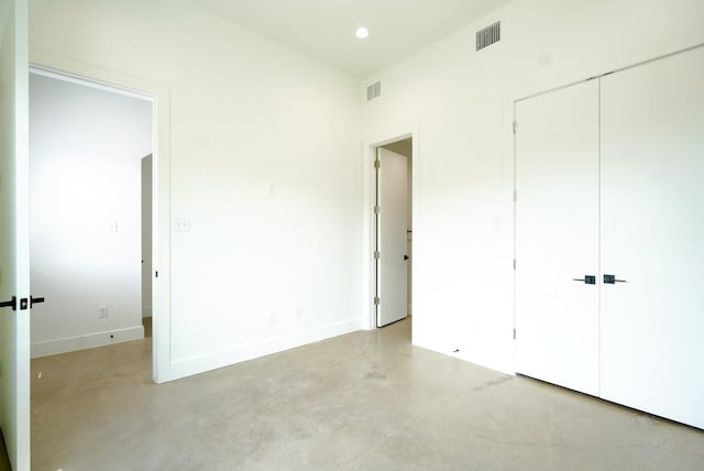 unfurnished bedroom featuring a closet