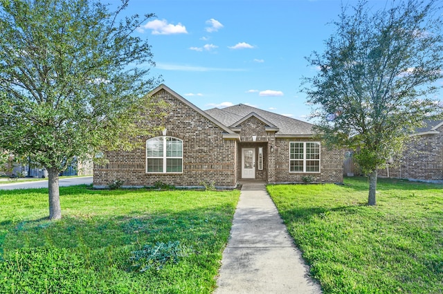 single story home featuring a front yard