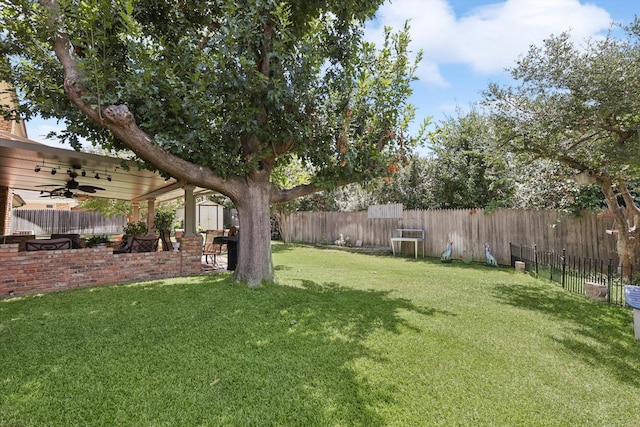 view of yard with ceiling fan