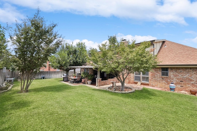 view of yard featuring a patio