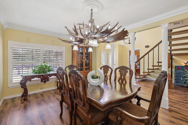 dining room featuring crown molding, an inviting chandelier, and dark hardwood / wood-style floors