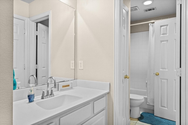 full bath featuring toilet, shower / bath combo, vanity, and visible vents