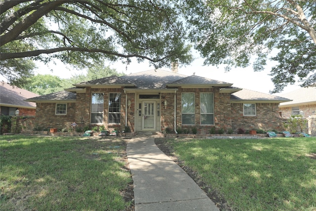 view of front of property with a front yard