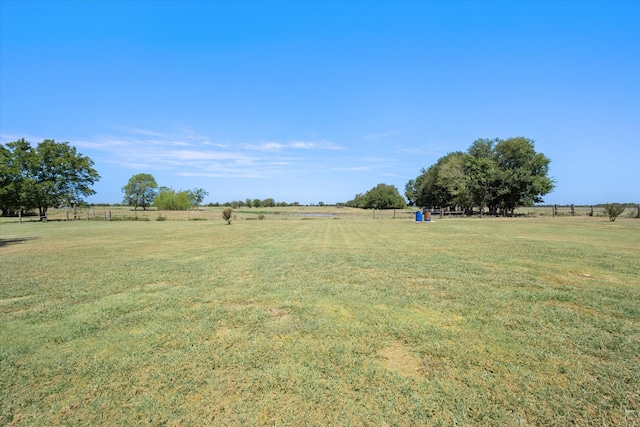 view of yard featuring a rural view