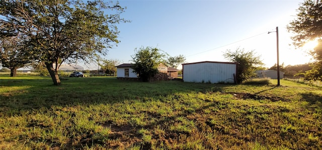 view of yard with a storage shed