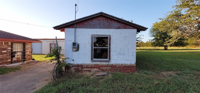 view of outbuilding with an outbuilding