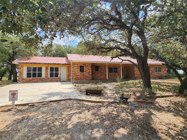 ranch-style house featuring a patio