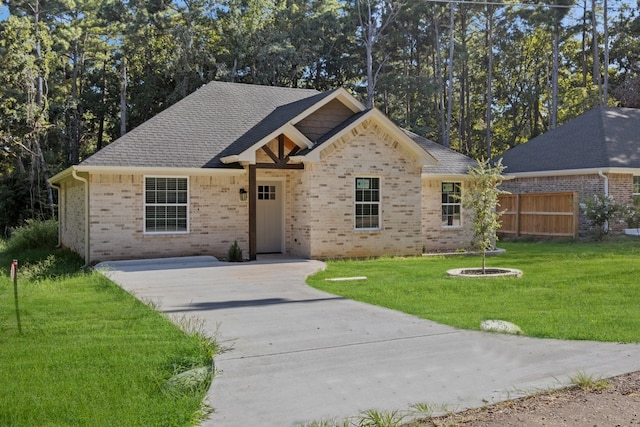 view of front of home featuring a front lawn