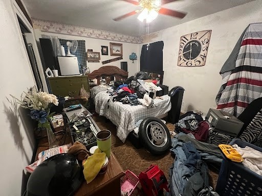 bedroom featuring ceiling fan and carpet