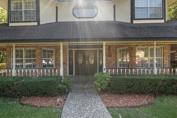 view of front of home featuring covered porch