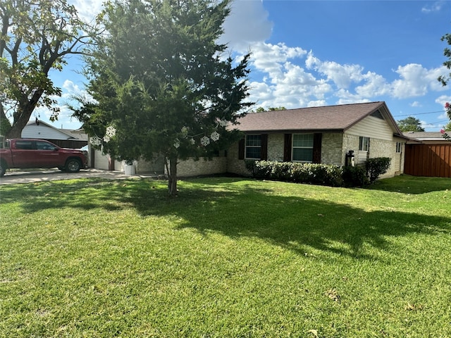 view of front of property featuring a front yard and a garage