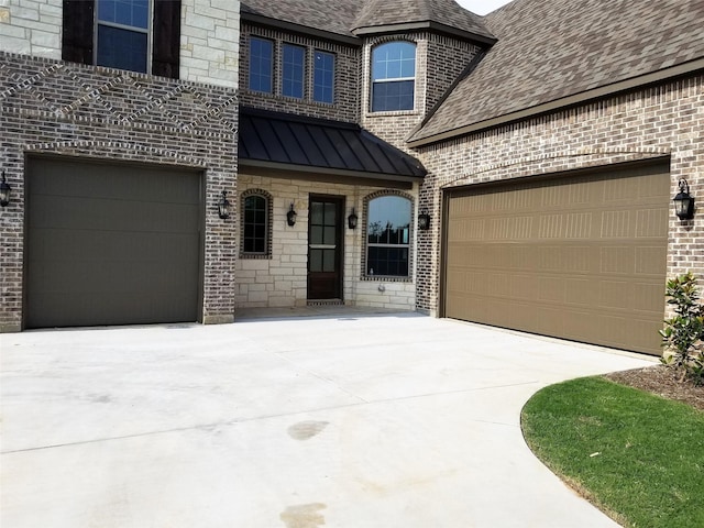 view of front of property featuring a garage