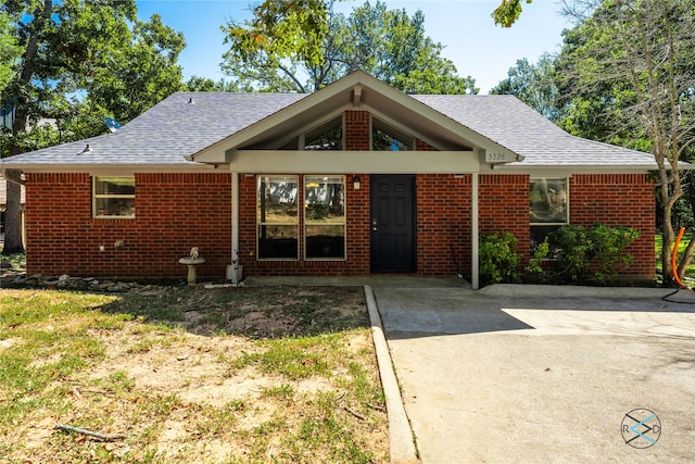 view of front of house featuring a patio