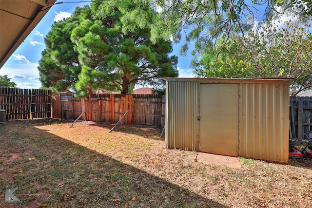 view of yard featuring central AC and a shed