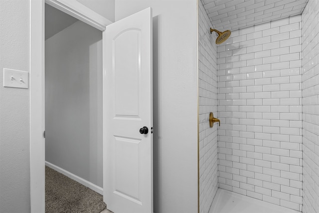 bathroom featuring a tile shower