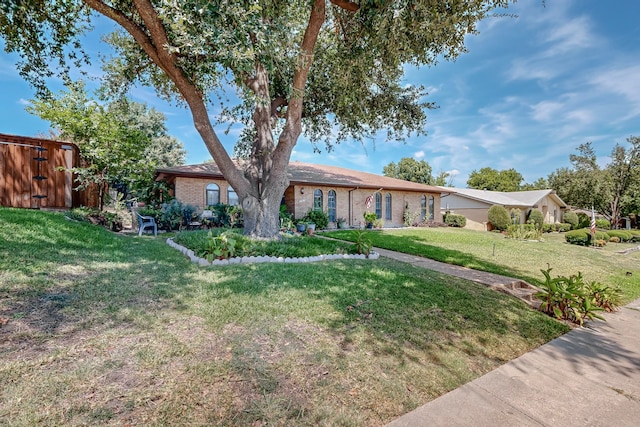 single story home with a front lawn