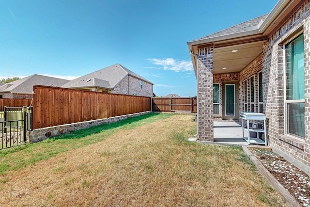 view of yard featuring a patio