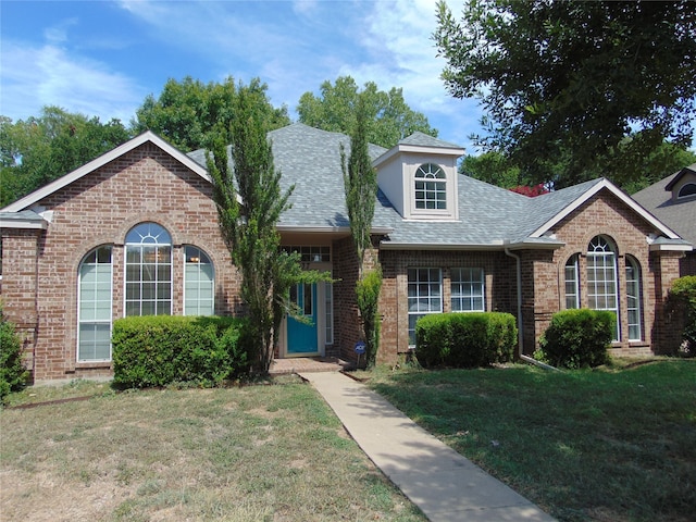 view of front of house with a front yard